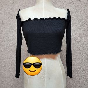 Forever 21 black Long Sleeve Ribbed Crop Top Size Med. Preowned